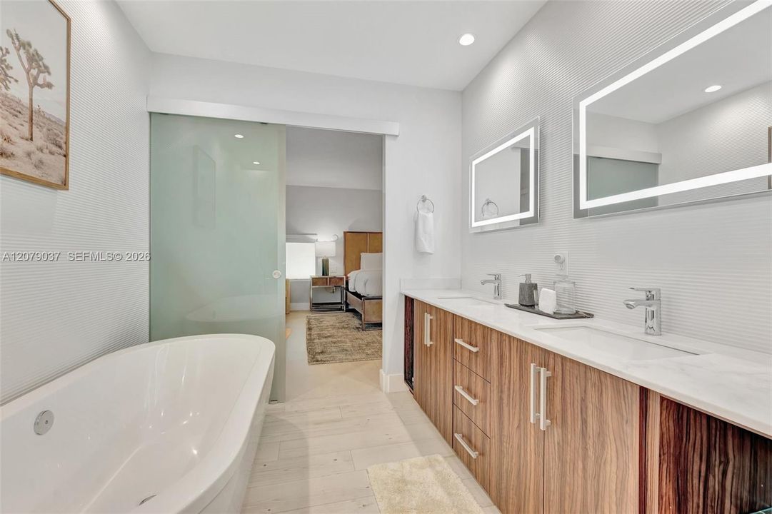 For Sale: $1,375,000 (3 beds, 4 baths, 2888 Square Feet)