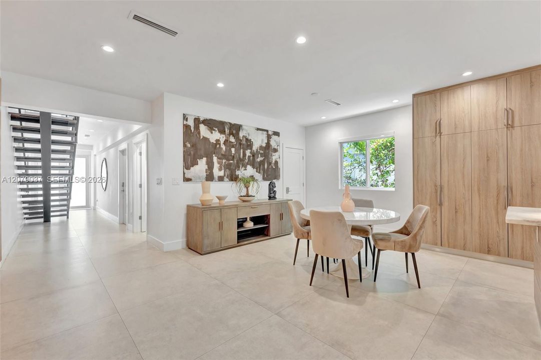 For Sale: $1,375,000 (3 beds, 4 baths, 2888 Square Feet)