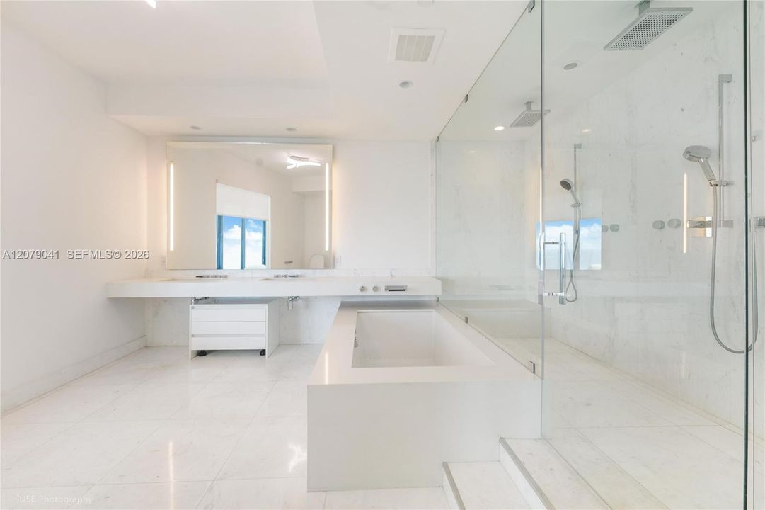 For Rent: $28,500 (3 beds, 4 baths, 4154 Square Feet)