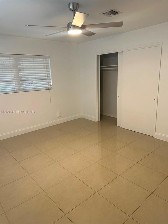 En Renta: $2,400 (1 camas, 1 baños, 1000 Pies cuadrados)