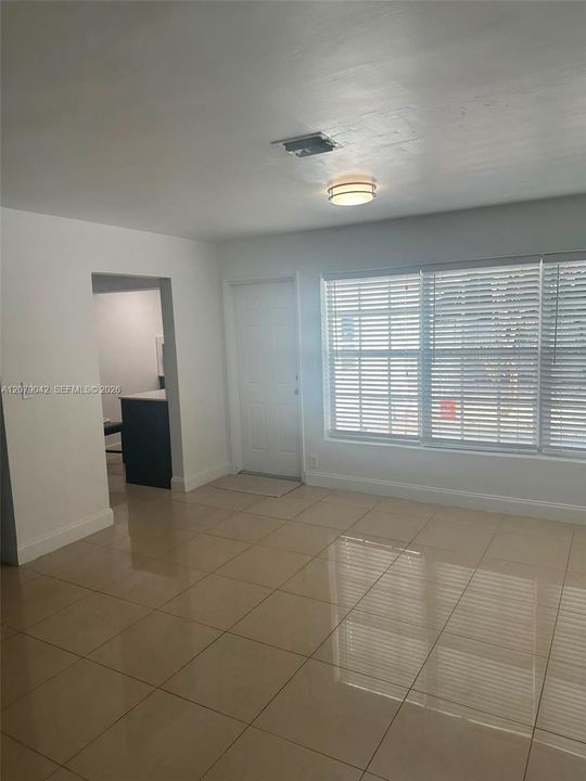 En Renta: $2,400 (1 camas, 1 baños, 1000 Pies cuadrados)