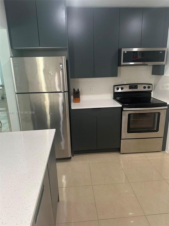 En Renta: $2,400 (1 camas, 1 baños, 1000 Pies cuadrados)