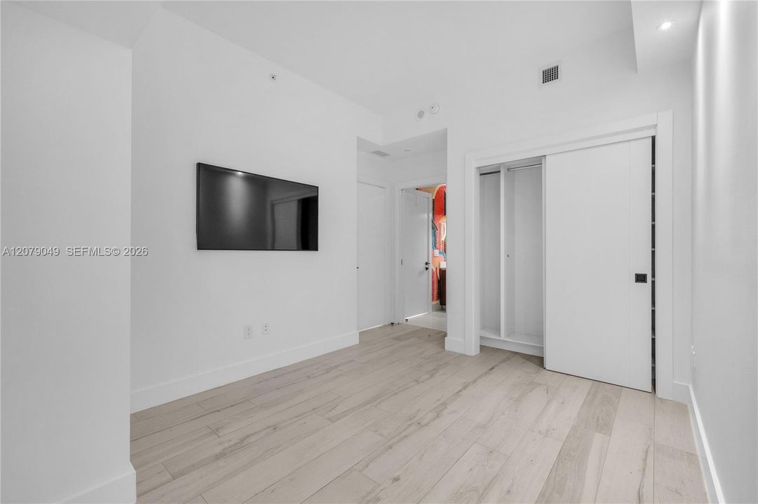 For Rent: $6,200 (2 beds, 2 baths, 1057 Square Feet)