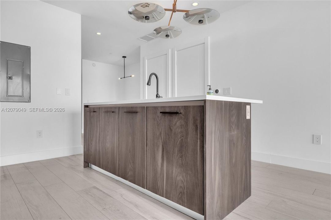 For Rent: $6,200 (2 beds, 2 baths, 1057 Square Feet)