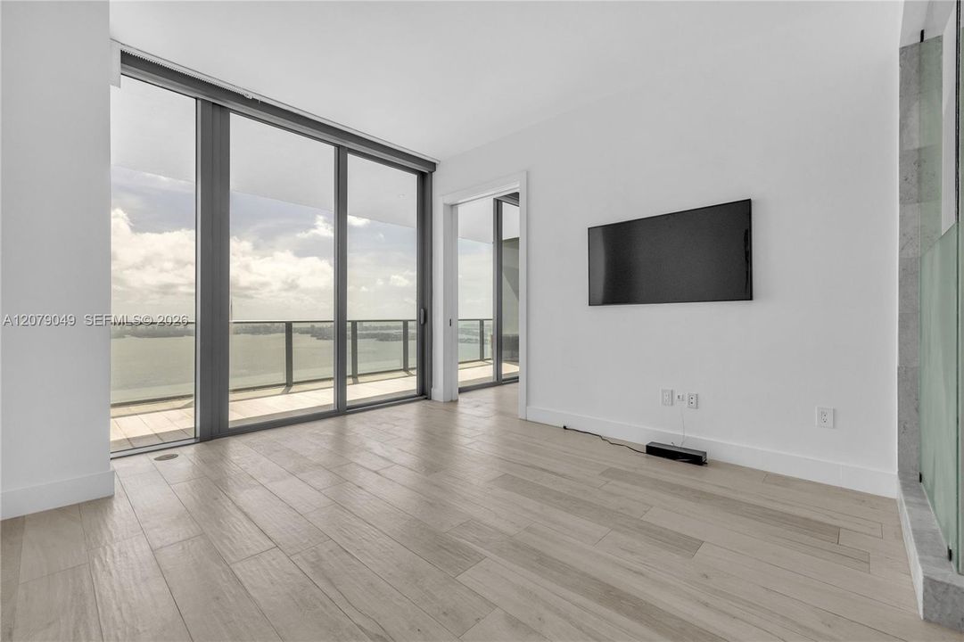 For Rent: $6,200 (2 beds, 2 baths, 1057 Square Feet)