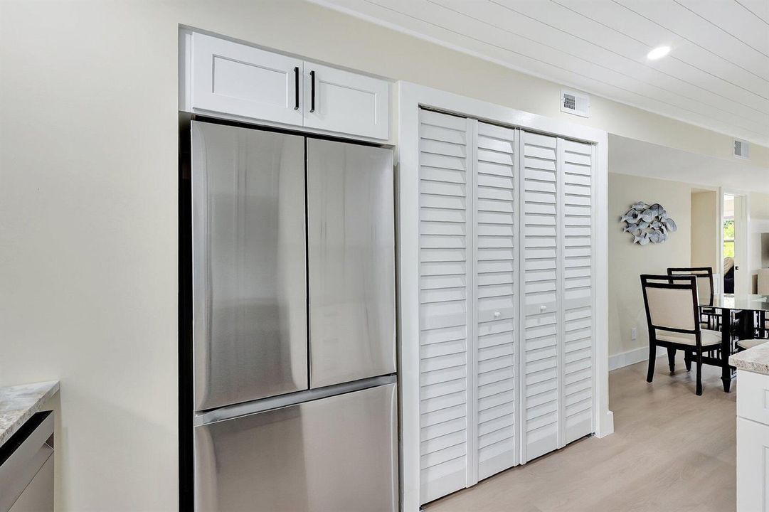 Fridge whasher-dryer closet
