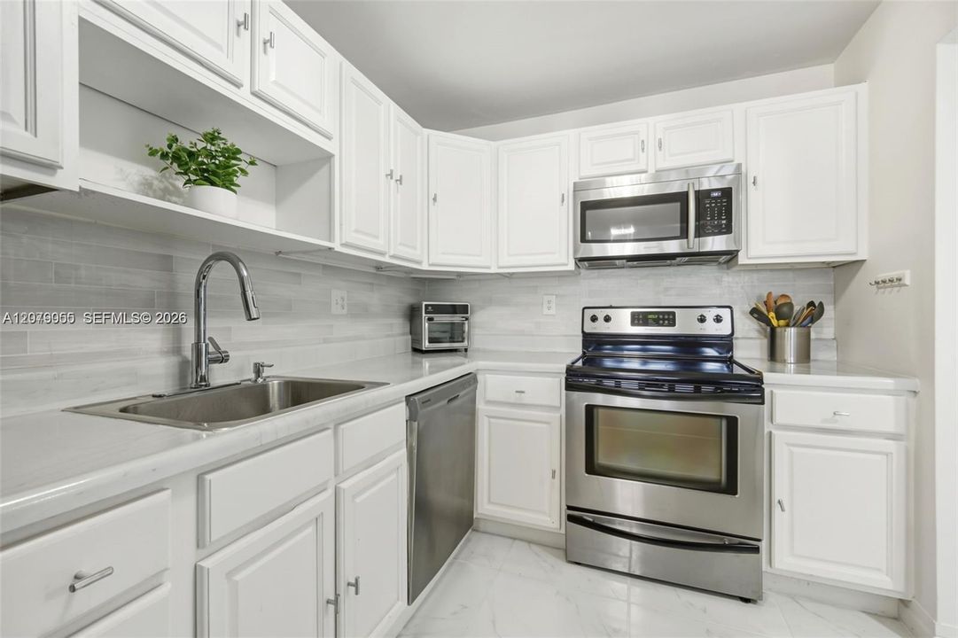 For Rent: $2,000 (1 beds, 1 baths, 845 Square Feet)