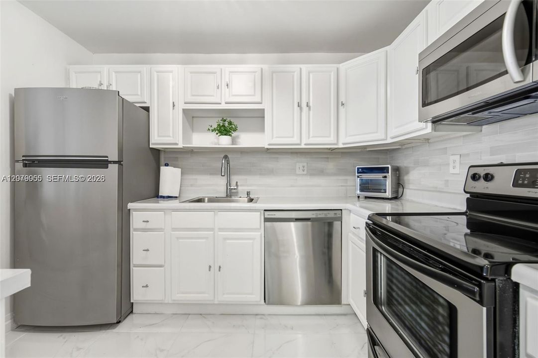 For Rent: $2,000 (1 beds, 1 baths, 845 Square Feet)