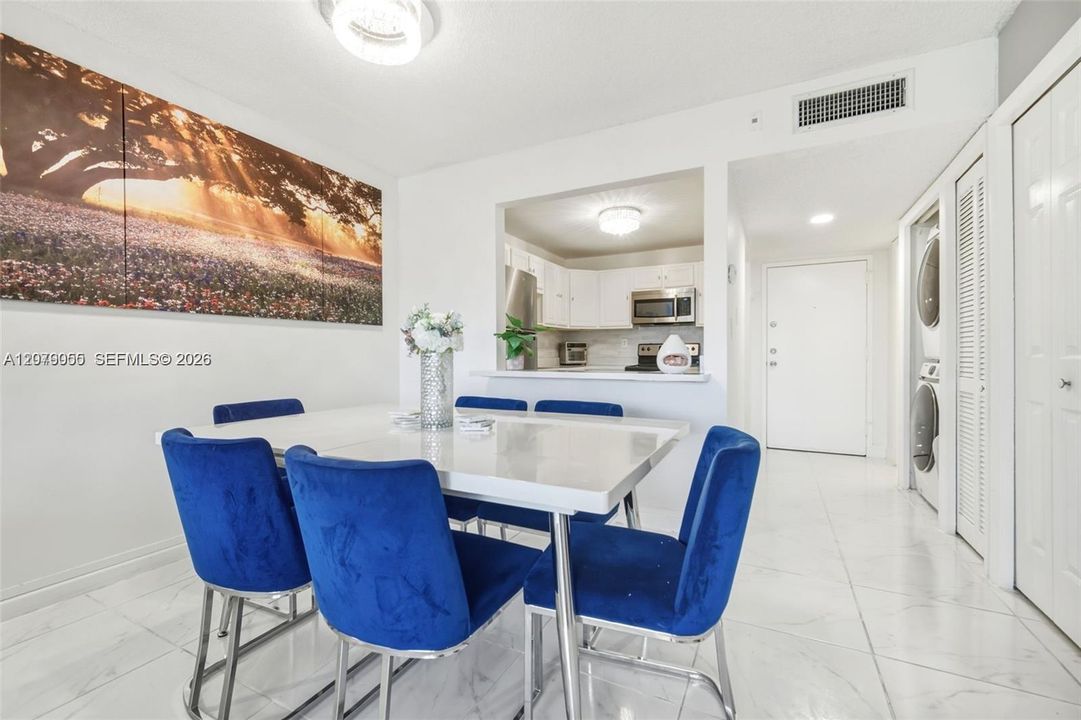 For Rent: $2,000 (1 beds, 1 baths, 845 Square Feet)