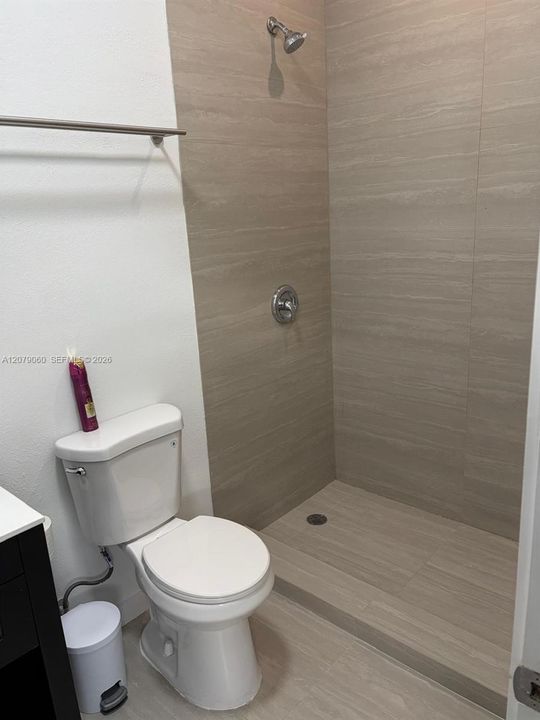 For Rent: $1,350 (1 beds, 1 baths, 1519 Square Feet)