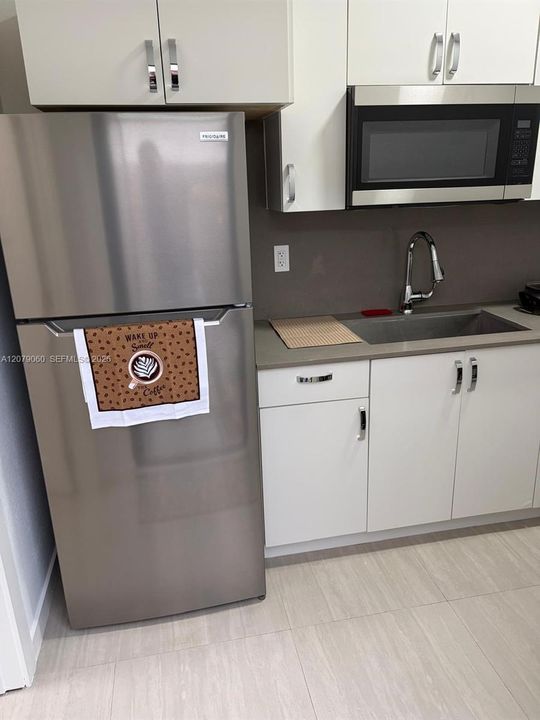 For Rent: $1,350 (1 beds, 1 baths, 1519 Square Feet)