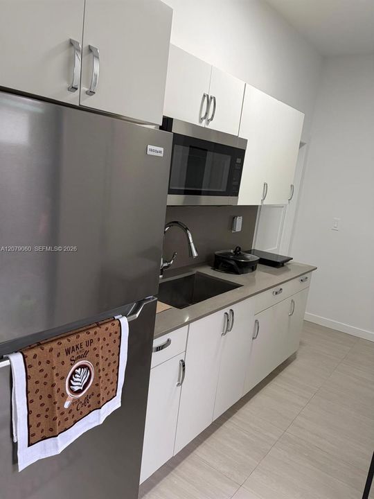 For Rent: $1,350 (1 beds, 1 baths, 1519 Square Feet)