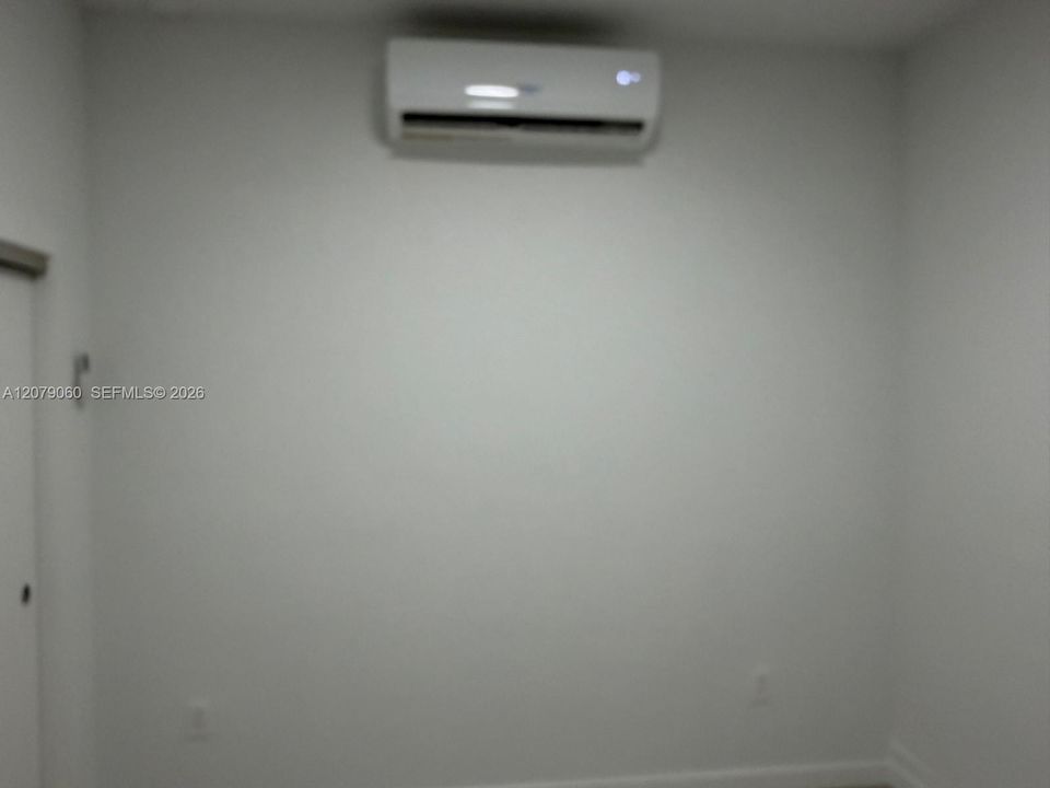 For Rent: $1,350 (1 beds, 1 baths, 1519 Square Feet)