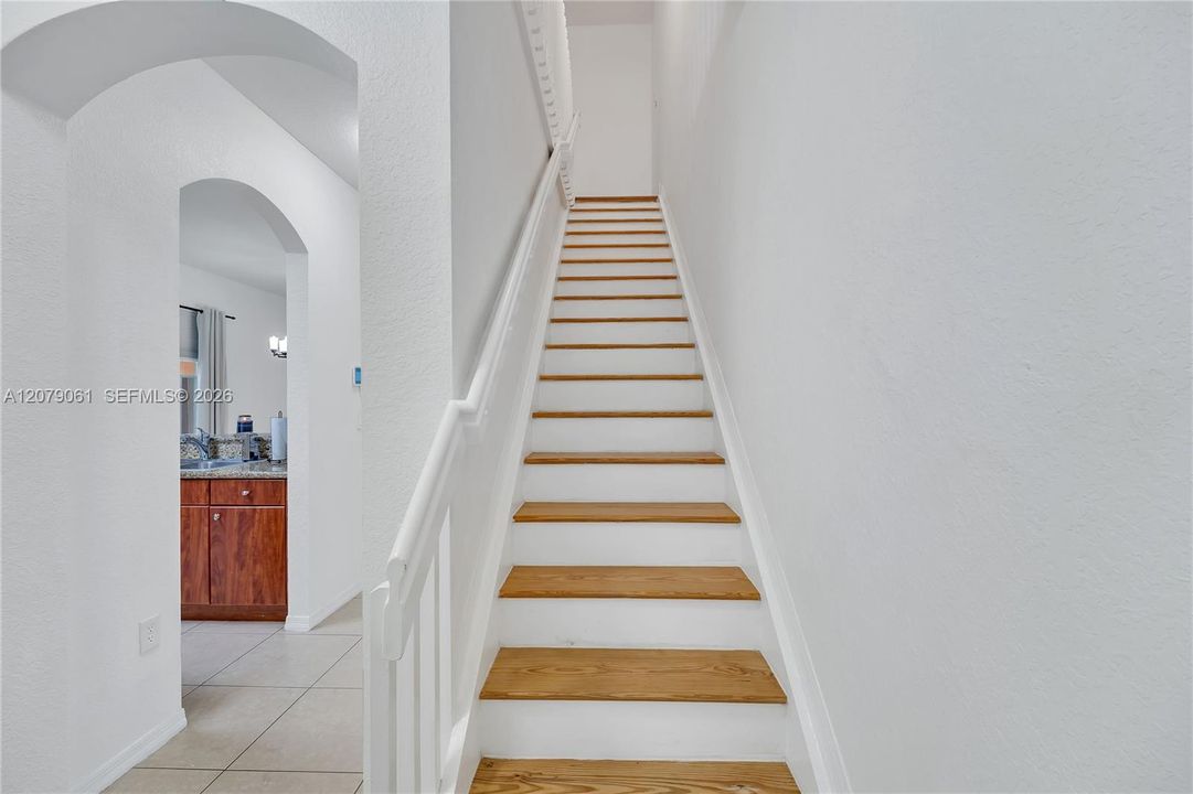 For Sale: $375,000 (3 beds, 2 baths, 1260 Square Feet)