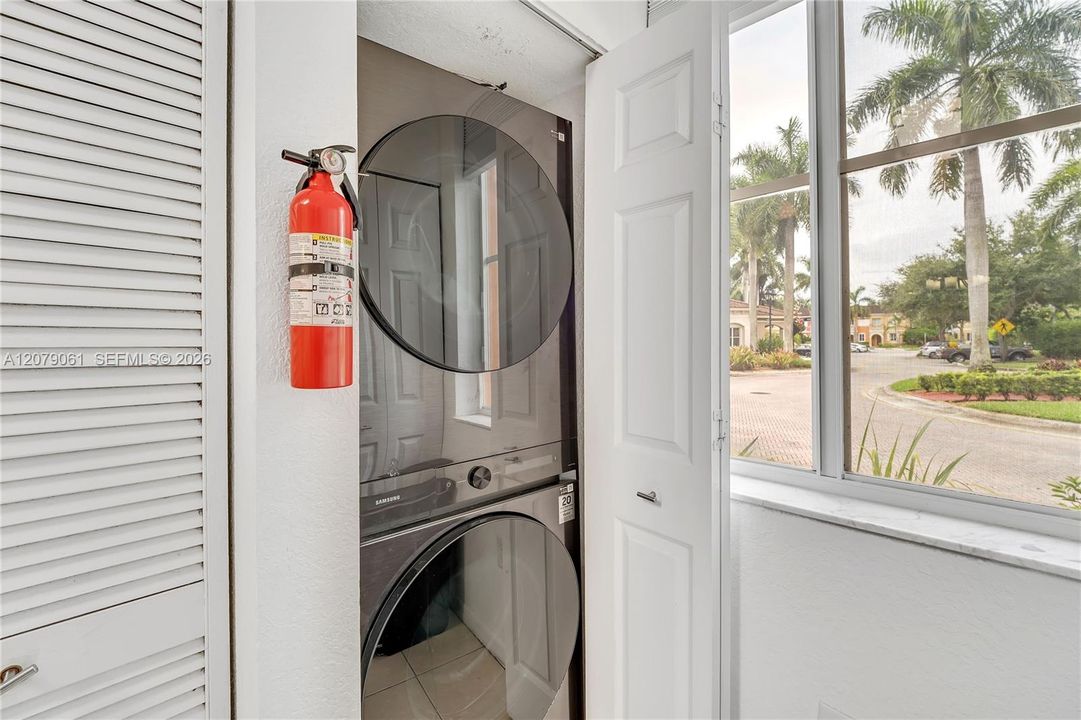 For Sale: $375,000 (3 beds, 2 baths, 1260 Square Feet)