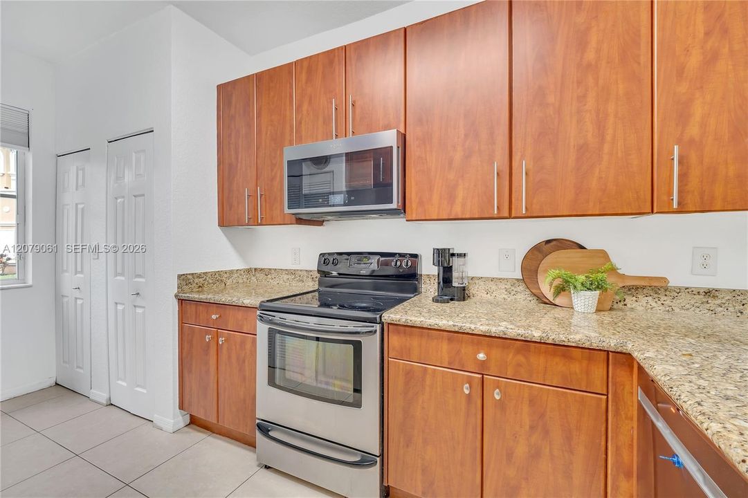 For Sale: $375,000 (3 beds, 2 baths, 1260 Square Feet)