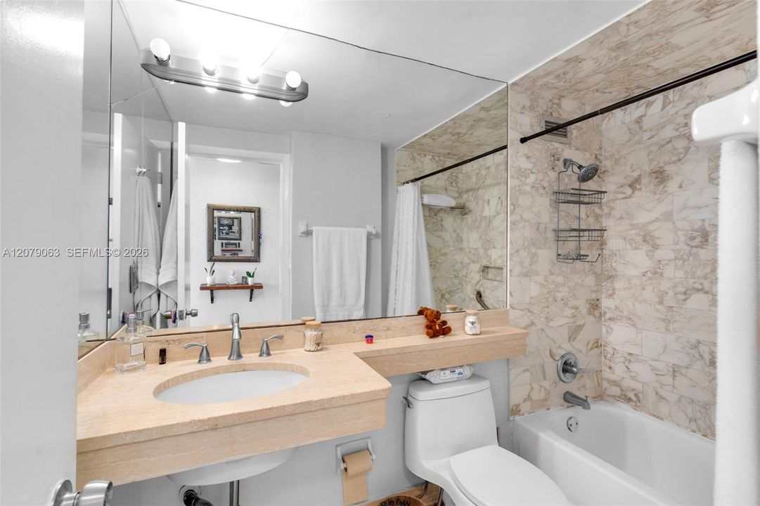 For Rent: $1,950 (0 beds, 1 baths, 450 Square Feet)