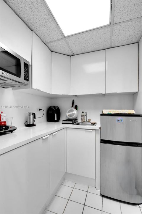 For Rent: $1,950 (0 beds, 1 baths, 450 Square Feet)