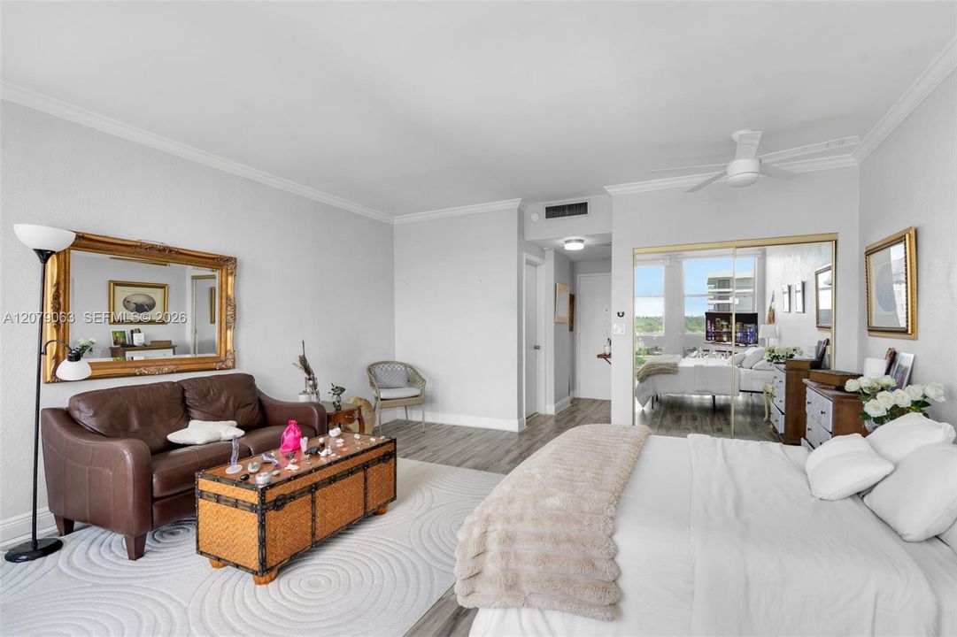 For Rent: $1,950 (0 beds, 1 baths, 450 Square Feet)