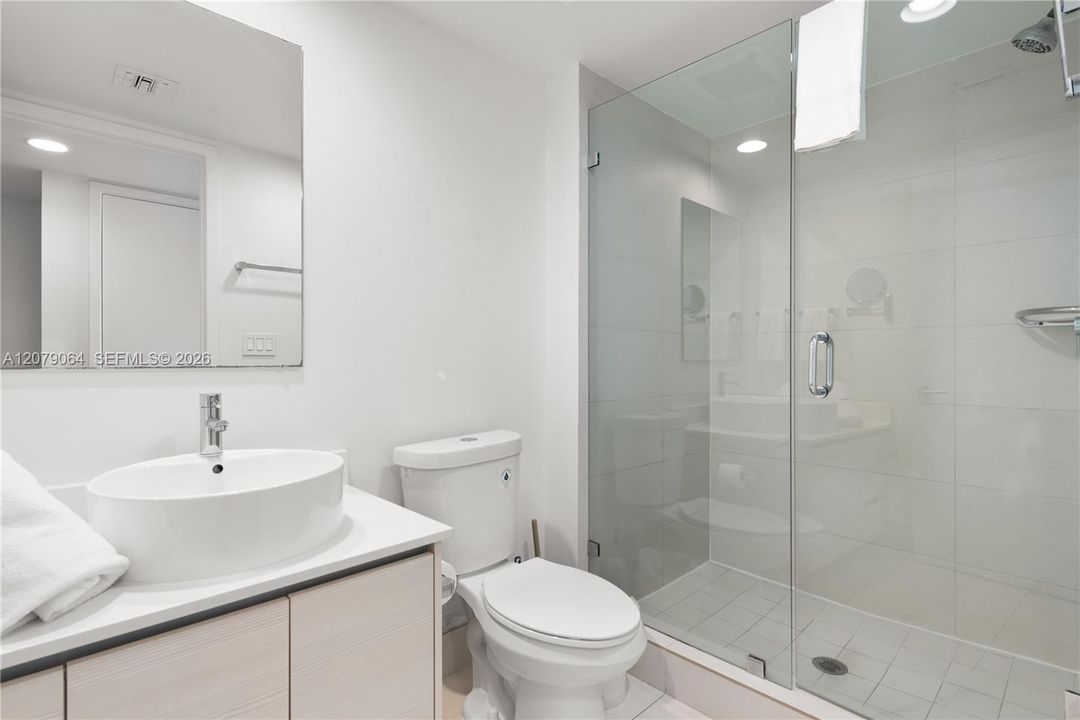 На продажу: $424,900 (2 спален, 2 ванн, 1028 Квадратных фут)
