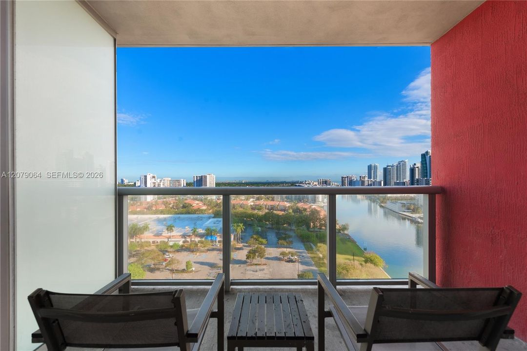 На продажу: $424,900 (2 спален, 2 ванн, 1028 Квадратных фут)