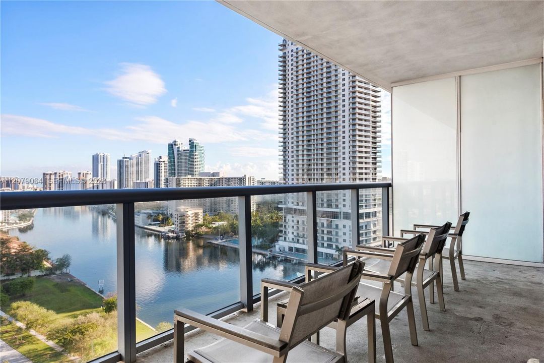 На продажу: $424,900 (2 спален, 2 ванн, 1028 Квадратных фут)