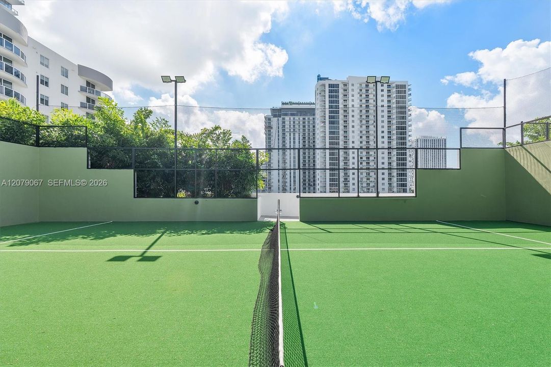 En Venta: $3,050,000 (4 camas, 5 baños, 2520 Pies cuadrados)