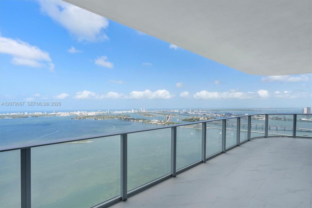 En Venta: $3,050,000 (4 camas, 5 baños, 2520 Pies cuadrados)