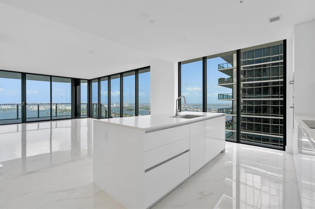 En Venta: $3,050,000 (4 camas, 5 baños, 2520 Pies cuadrados)