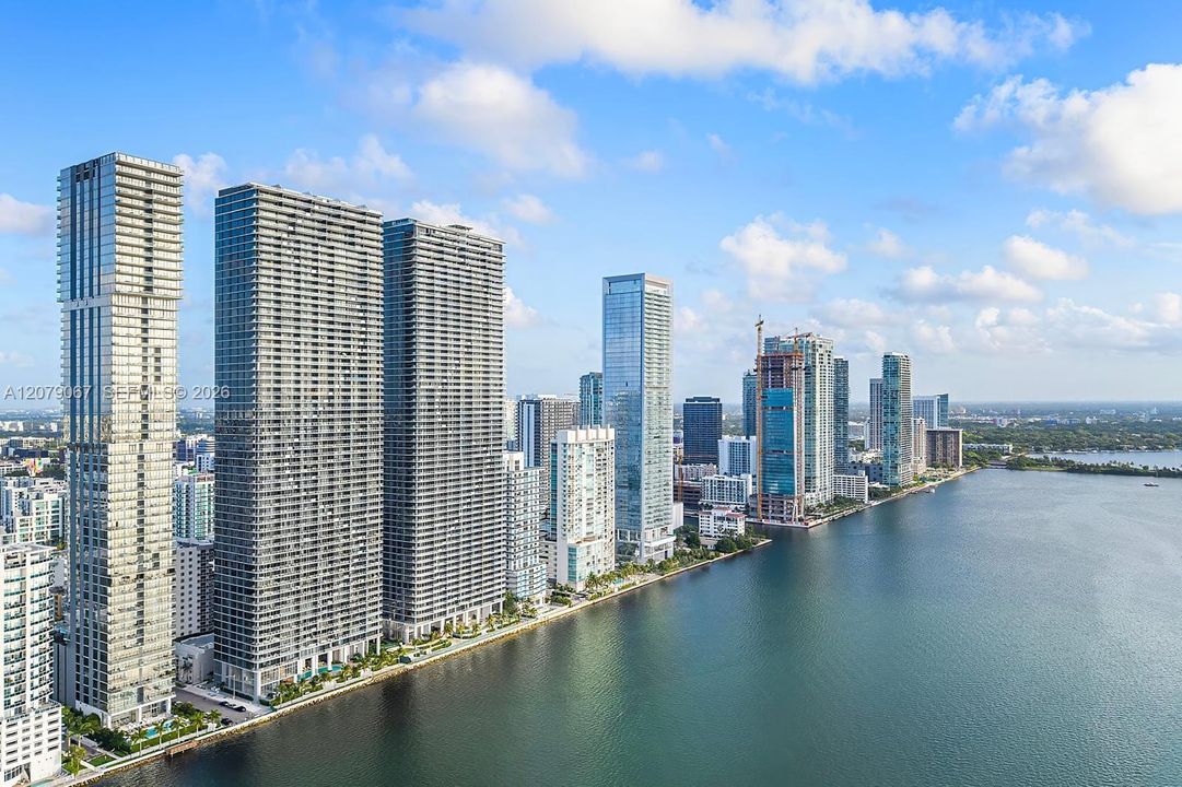 En Venta: $3,050,000 (4 camas, 5 baños, 2520 Pies cuadrados)