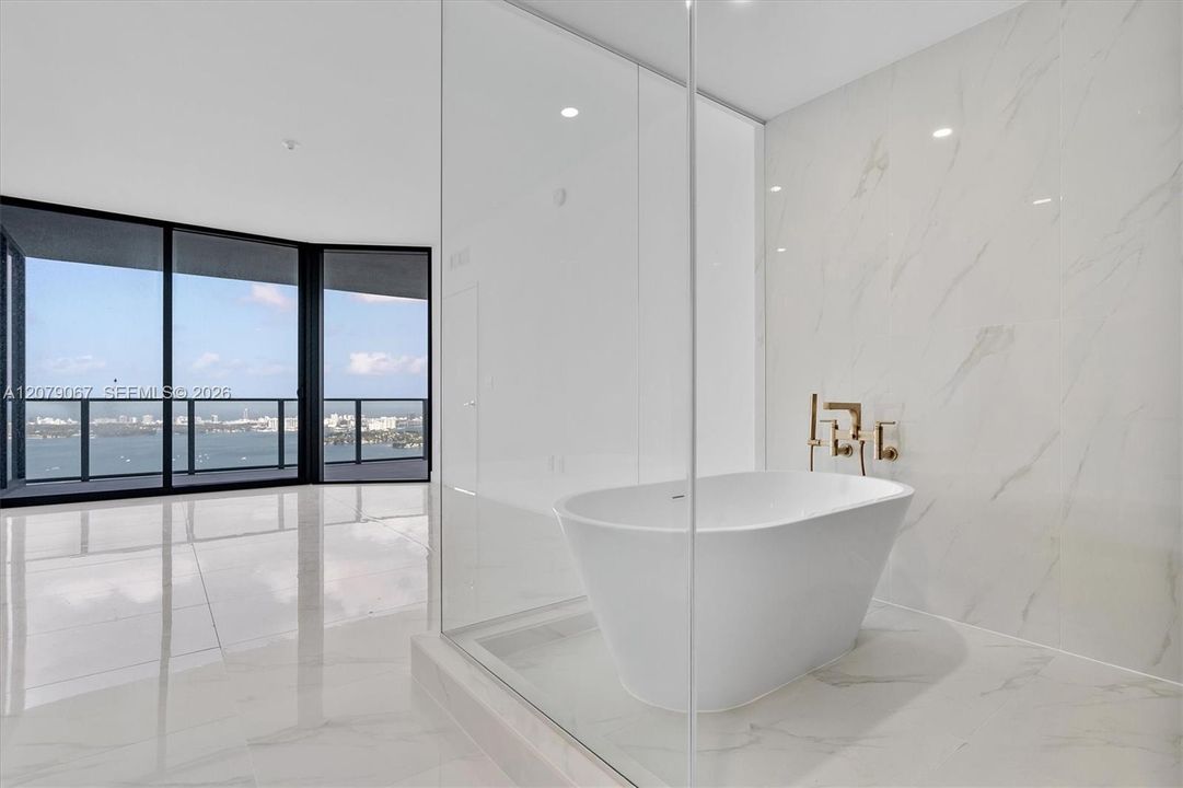 En Venta: $3,050,000 (4 camas, 5 baños, 2520 Pies cuadrados)