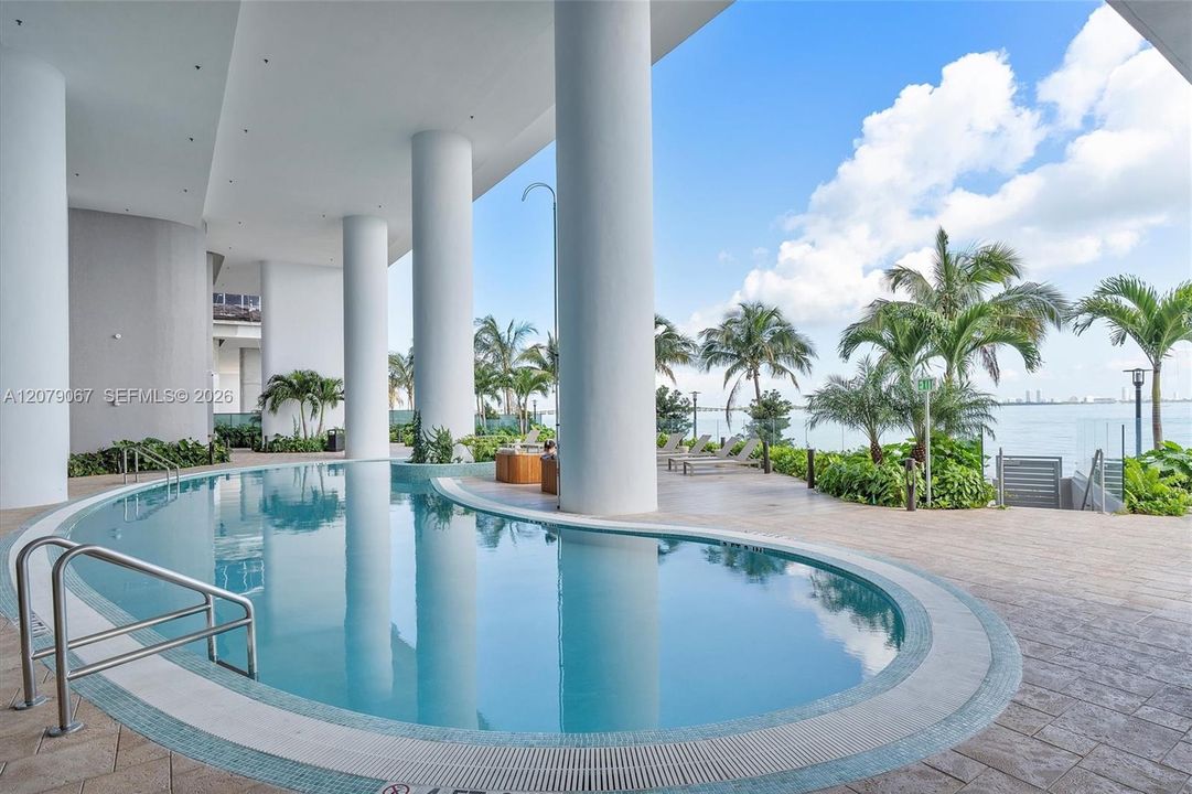En Venta: $3,050,000 (4 camas, 5 baños, 2520 Pies cuadrados)