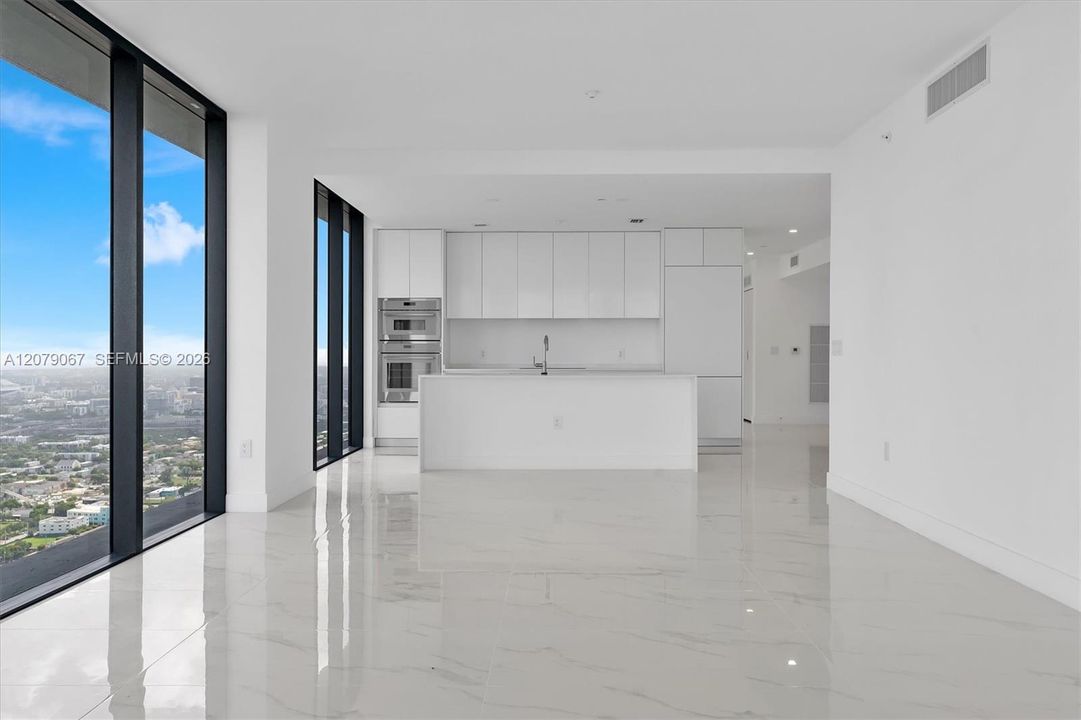 En Venta: $3,050,000 (4 camas, 5 baños, 2520 Pies cuadrados)