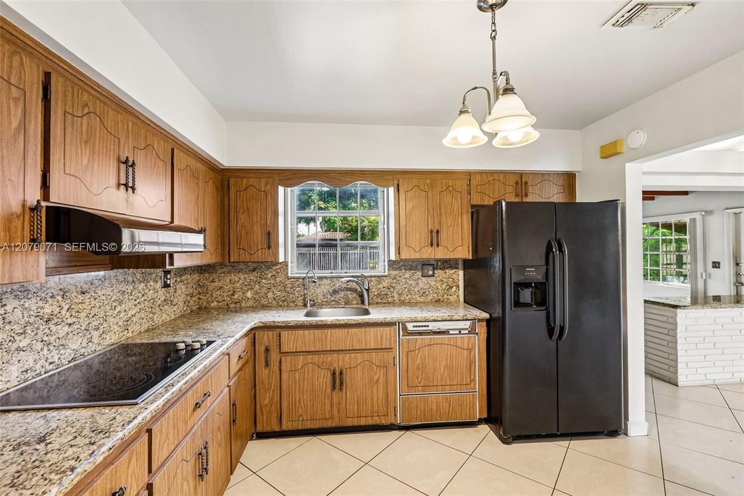 For Sale: $550,000 (2 beds, 1 baths, 1351 Square Feet)