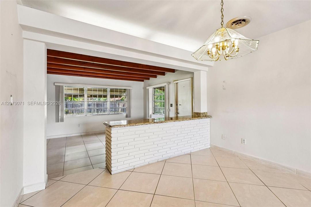 For Sale: $550,000 (2 beds, 1 baths, 1351 Square Feet)