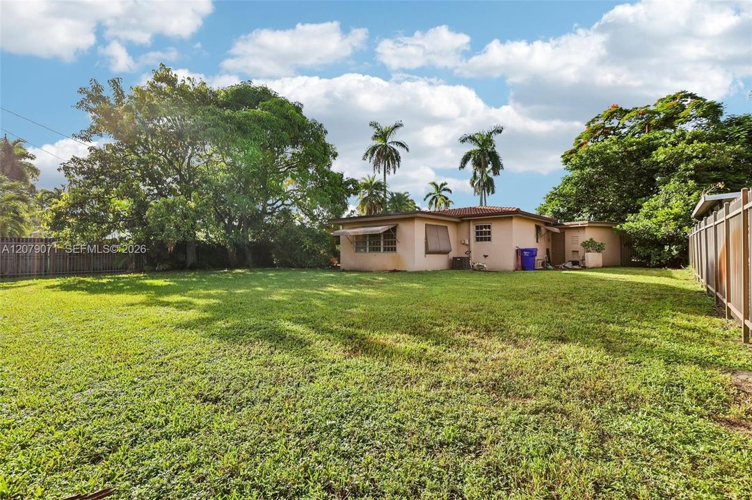 For Sale: $550,000 (2 beds, 1 baths, 1351 Square Feet)