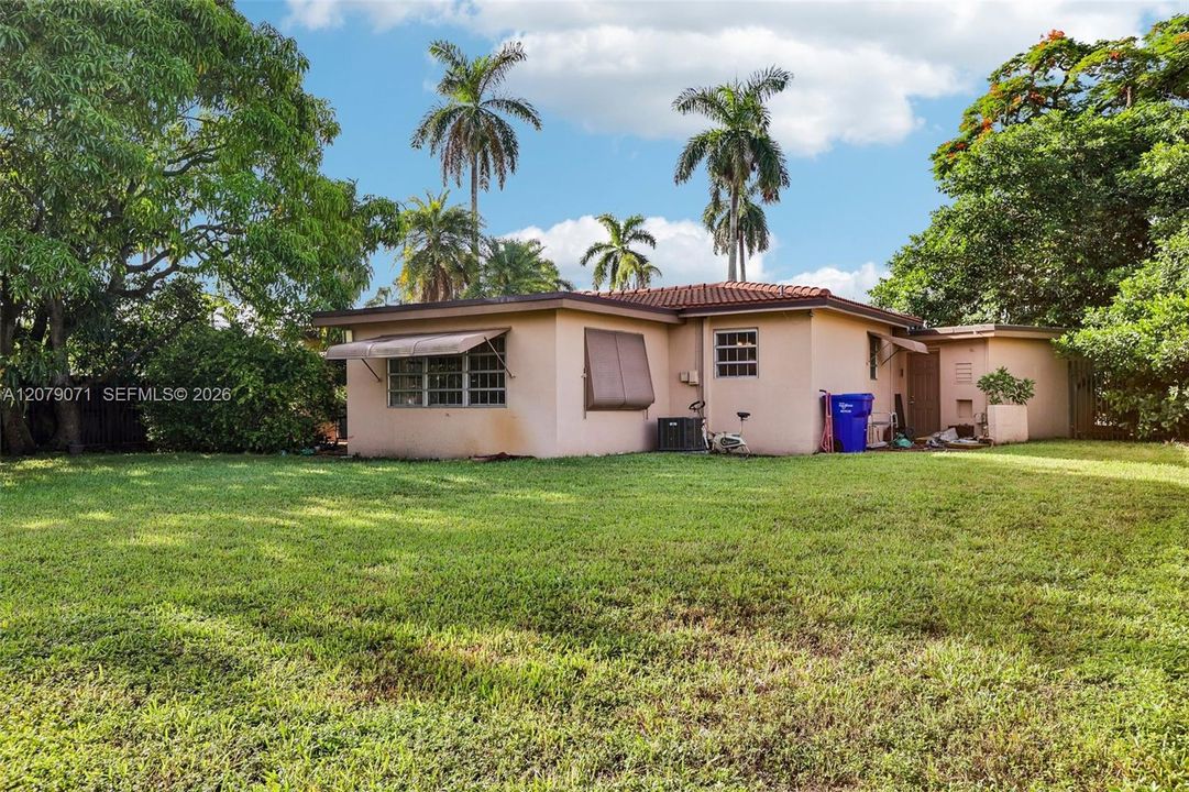 For Sale: $550,000 (2 beds, 1 baths, 1351 Square Feet)
