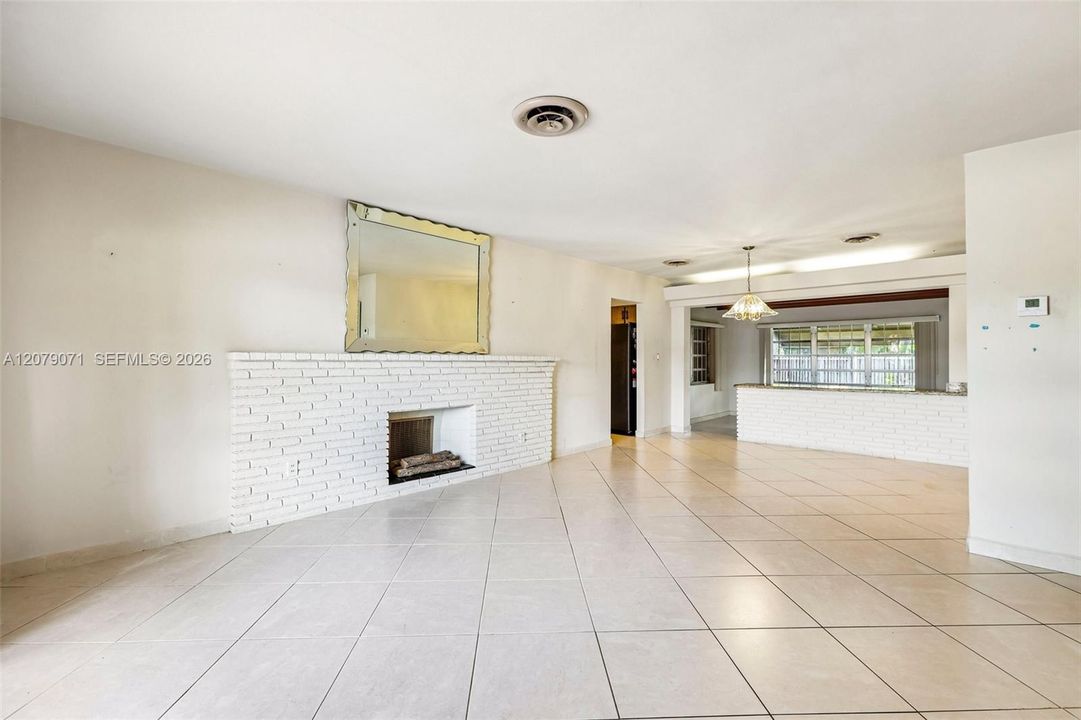 For Sale: $550,000 (2 beds, 1 baths, 1351 Square Feet)