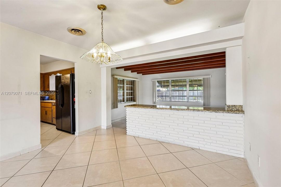 For Sale: $550,000 (2 beds, 1 baths, 1351 Square Feet)