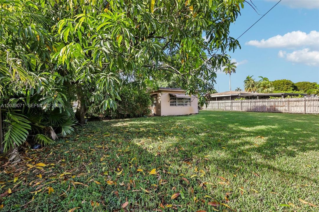For Sale: $550,000 (2 beds, 1 baths, 1351 Square Feet)