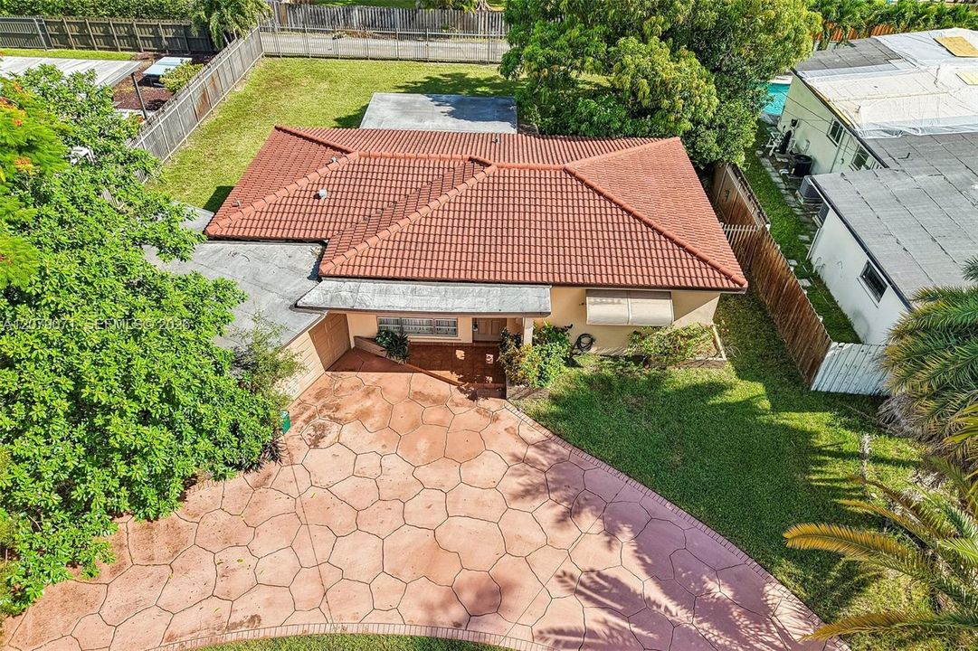 For Sale: $550,000 (2 beds, 1 baths, 1351 Square Feet)
