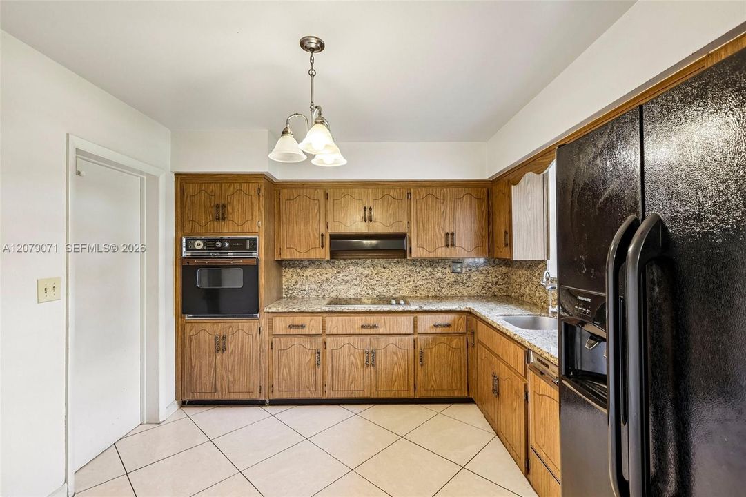 For Sale: $550,000 (2 beds, 1 baths, 1351 Square Feet)