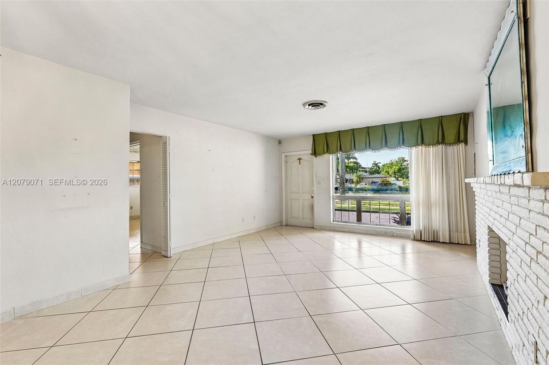 For Sale: $550,000 (2 beds, 1 baths, 1351 Square Feet)