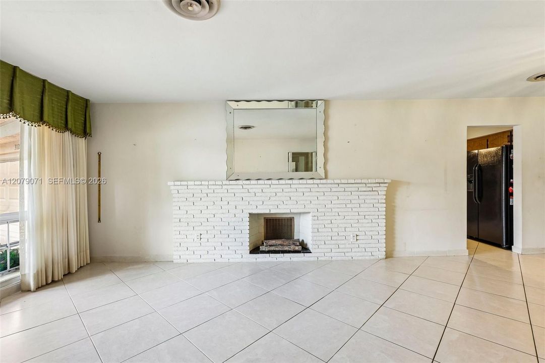 For Sale: $550,000 (2 beds, 1 baths, 1351 Square Feet)
