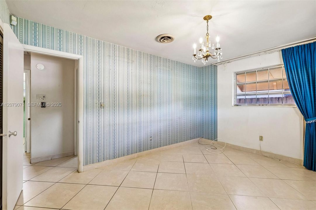 For Sale: $550,000 (2 beds, 1 baths, 1351 Square Feet)