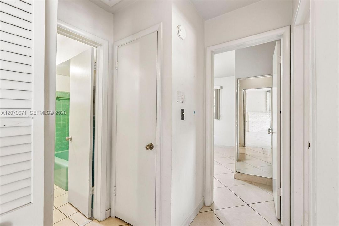 For Sale: $550,000 (2 beds, 1 baths, 1351 Square Feet)