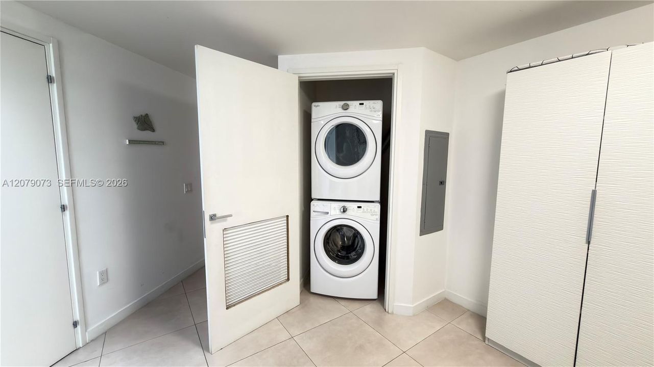 For Rent: $6,100 (3 beds, 2 baths, 1293 Square Feet)