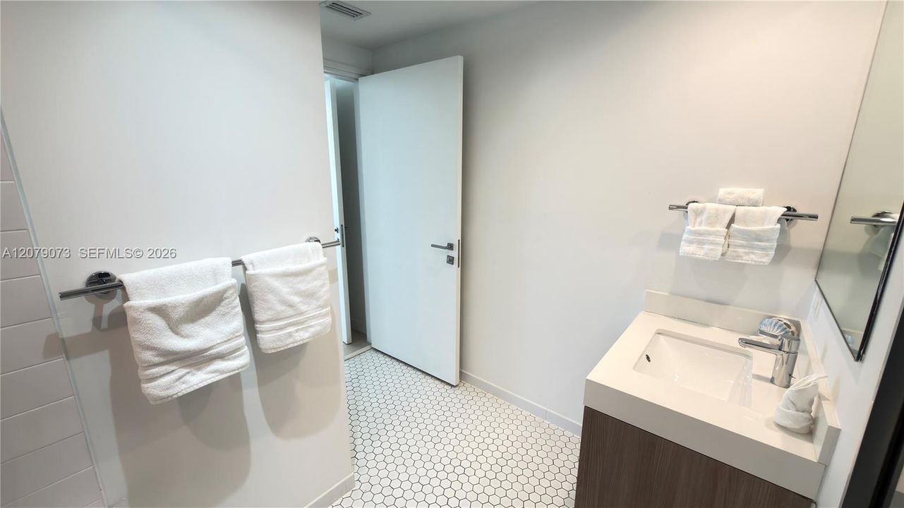 For Rent: $6,100 (3 beds, 2 baths, 1293 Square Feet)