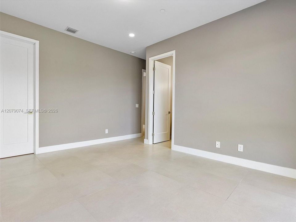For Rent: $4,850 (3 beds, 3 baths, 1687 Square Feet)