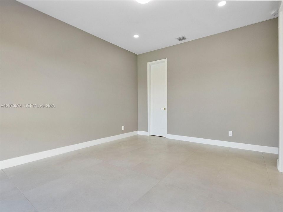 For Rent: $4,850 (3 beds, 3 baths, 1687 Square Feet)